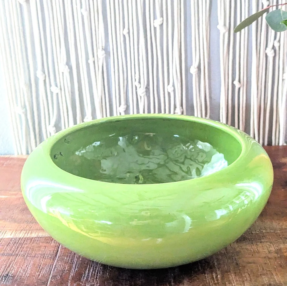 Vintage Premier Pottery Peapod Green Bowl 460 - 10